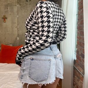 women's black&white houndstooth sweater